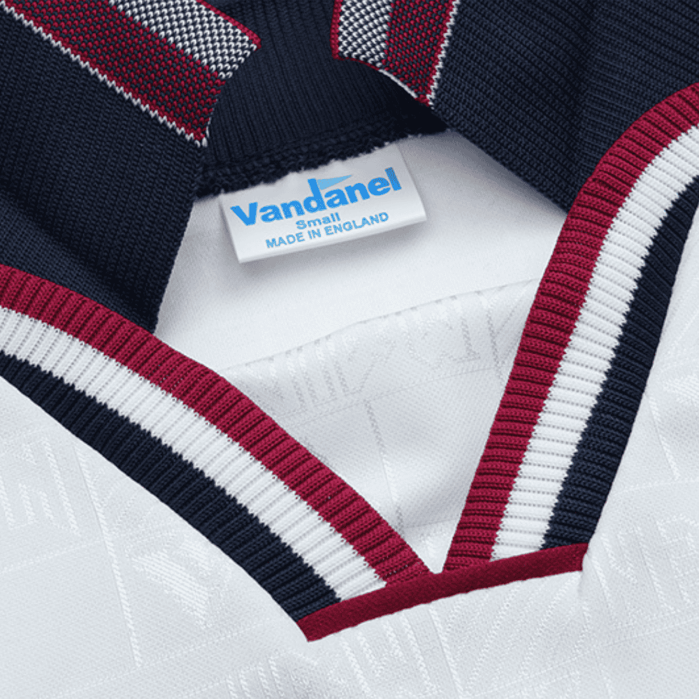Camisa Futebol Retrô Collab West Ham x Iron Maiden 1999/2001 Torcedor Branca e Azul Masculina