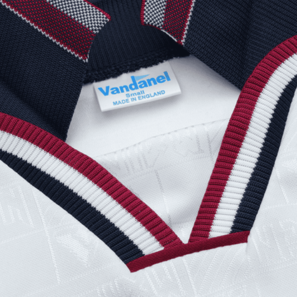 Camisa Futebol Retrô Collab West Ham x Iron Maiden 1999/2001 Torcedor Branca e Azul Masculina