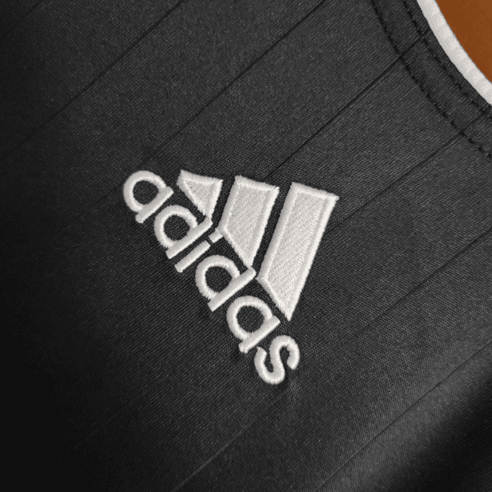 Camisa Real Madrid Retrô 06/07 Torcedor Preta Masculina